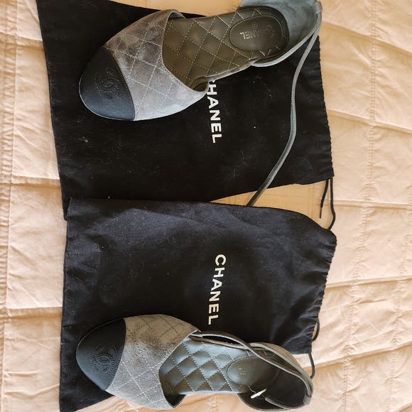 Chanel Flats In suede - Picture 4 of 16